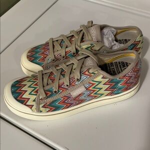 Keen Sneakers Vibrant Geometric Design NWOT